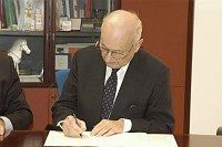 Visita presso il nostro Ateneo, alla presenza del Magnifico Rettore Prof. Giovanni Cannata, delegazione Universit� della Polonia e degli Stati Uniti  -  17/18 novembre 2003 <br>