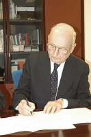 Visita presso il nostro Ateneo, alla presenza del Magnifico Rettore Prof. Giovanni Cannata, delegazione Universit� della Polonia e degli Stati Uniti  -  17/18 novembre 2003 <br>