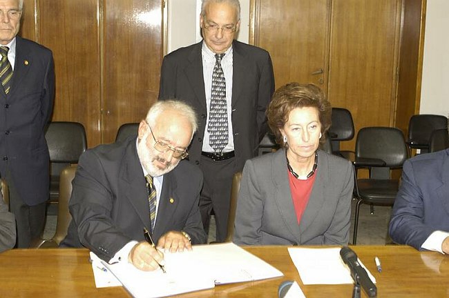 Istituzione della Facolt� di Medicina e Chirurgia