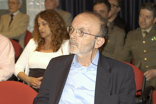 Un libro in biblioteca. Elogio di uno scrittore