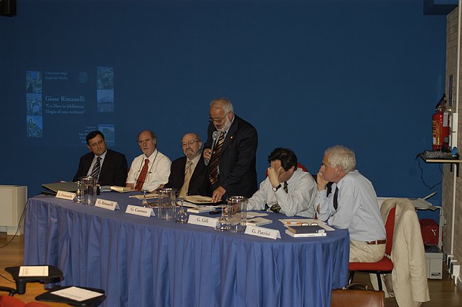 Un libro in biblioteca. Elogio di uno scrittore