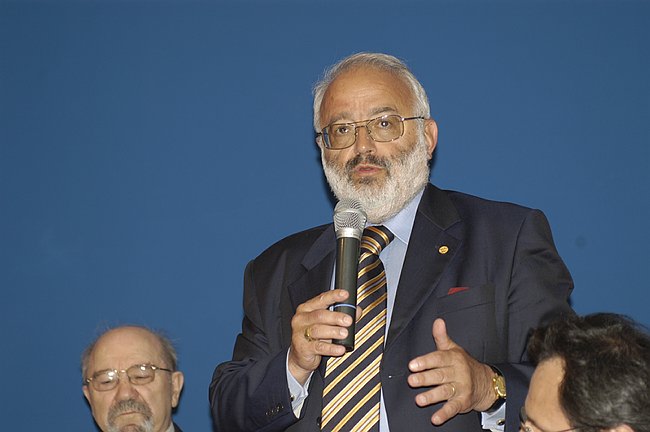 Un libro in biblioteca. Elogio di uno scrittore