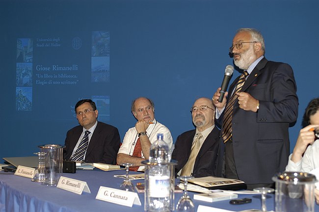 Un libro in biblioteca. Elogio di uno scrittore