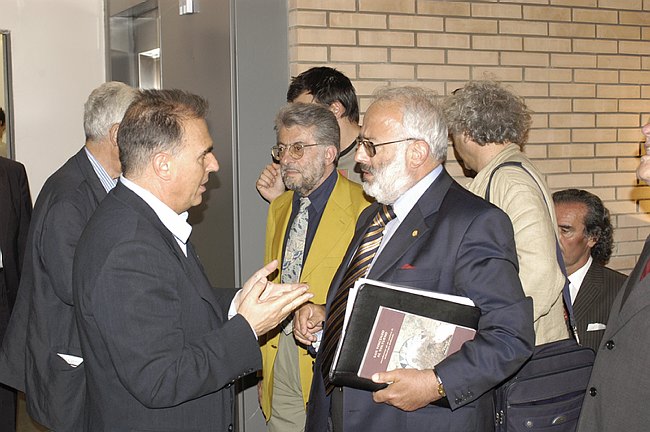 Un libro in biblioteca. Elogio di uno scrittore