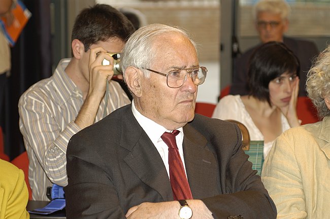 Un libro in biblioteca. Elogio di uno scrittore