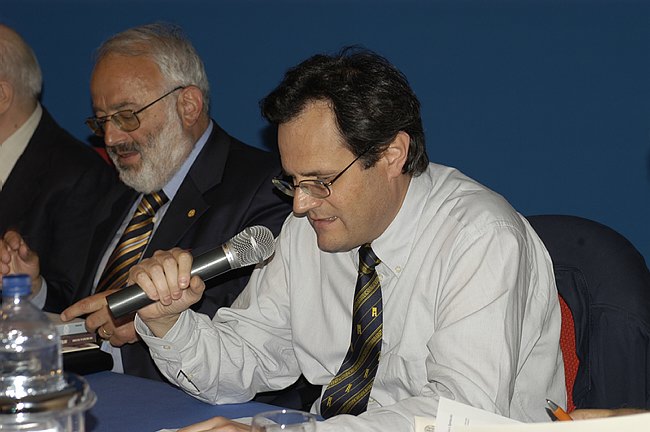 Un libro in biblioteca. Elogio di uno scrittore