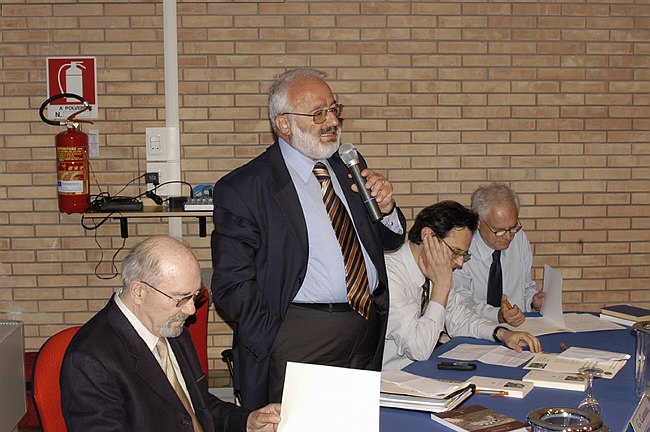 Un libro in biblioteca. Elogio di uno scrittore