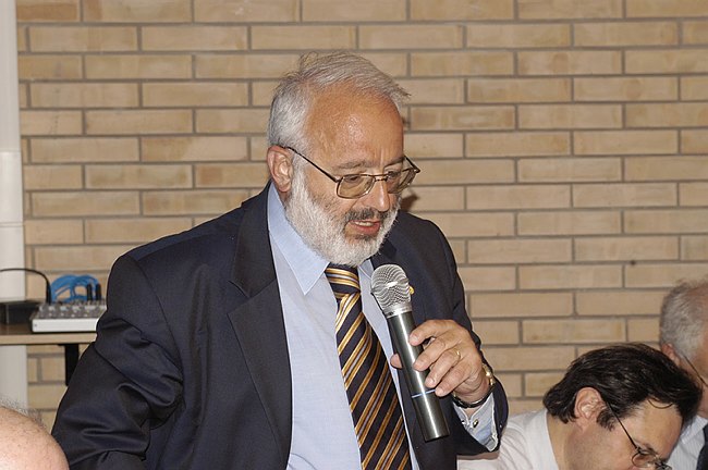 Un libro in biblioteca. Elogio di uno scrittore