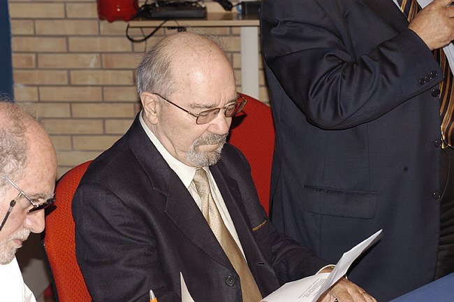 Un libro in biblioteca. Elogio di uno scrittore