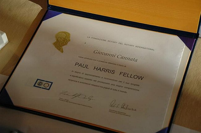 Paul Harris Fellow al Rettore Prof.Giovanni Cannata 
