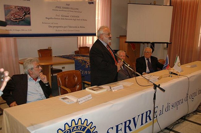 Paul Harris Fellow al Rettore Prof.Giovanni Cannata 
