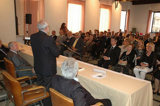 Paul Harris Fellow al Rettore Prof.Giovanni Cannata 