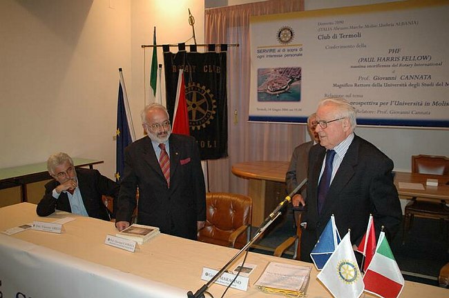 Paul Harris Fellow al Rettore Prof.Giovanni Cannata 