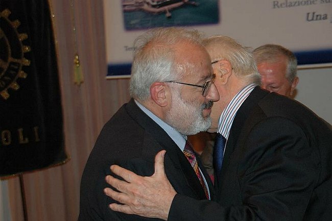 Paul Harris Fellow al Rettore Prof.Giovanni Cannata 