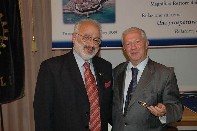 Paul Harris Fellow al Rettore Prof.Giovanni Cannata 