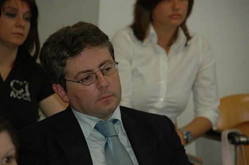 �Diritto, istituzioni, economia: il caso Italia�