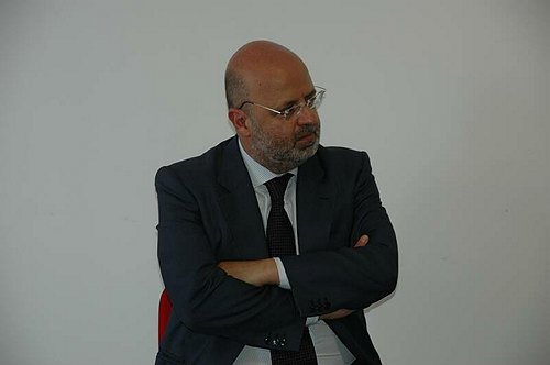 �Diritto, istituzioni, economia: il caso Italia�