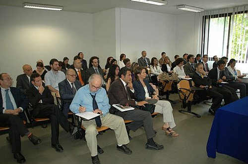 �Diritto, istituzioni, economia: il caso Italia�