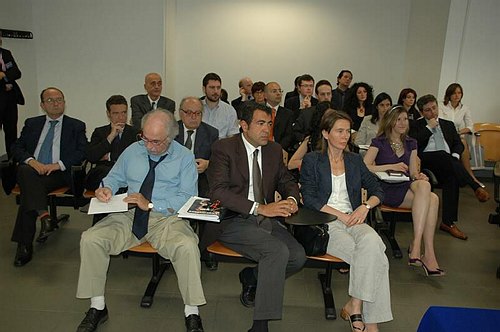 �Diritto, istituzioni, economia: il caso Italia�