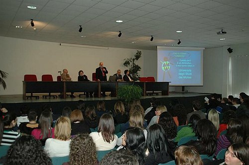 L�Unimol incontra le scuole
