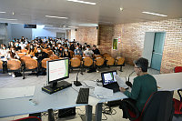 Oggi, all’UniMol, primo giorno di lezioni dell’a.a. 2020/2021, tra didattica in presenza e quella digitale. Il saluto in aula del Rettore alle Studentesse e agli Studenti.<br>